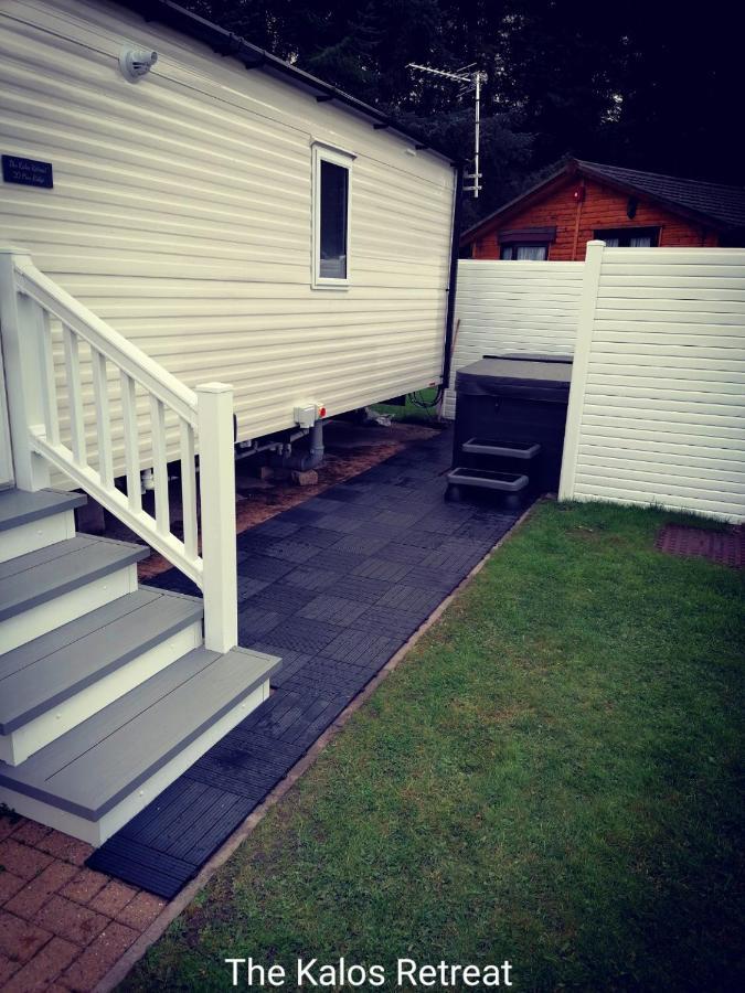 The Kalos Retreat - Hot Tub Lodge With Free 18 Hole Golf Course Swarland Exterior foto
