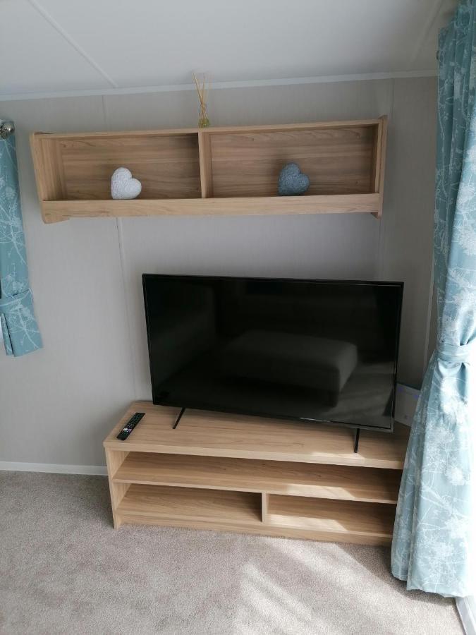 The Kalos Retreat - Hot Tub Lodge With Free 18 Hole Golf Course Swarland Exterior foto