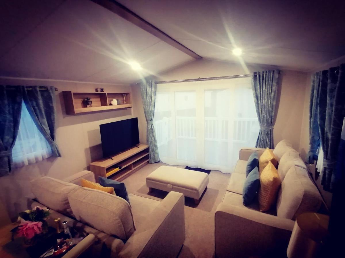 The Kalos Retreat - Hot Tub Lodge With Free 18 Hole Golf Course Swarland Exterior foto